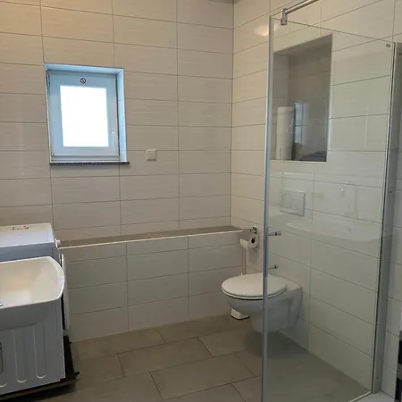 Monteur -sowie In Gruenberg, Nahe Giessen Apartment