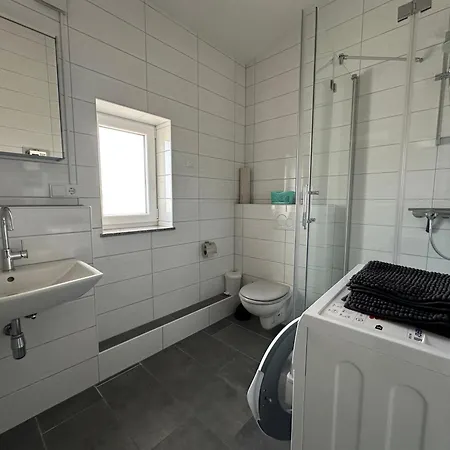 Monteur -sowie In Gruenberg, Nahe Giessen *